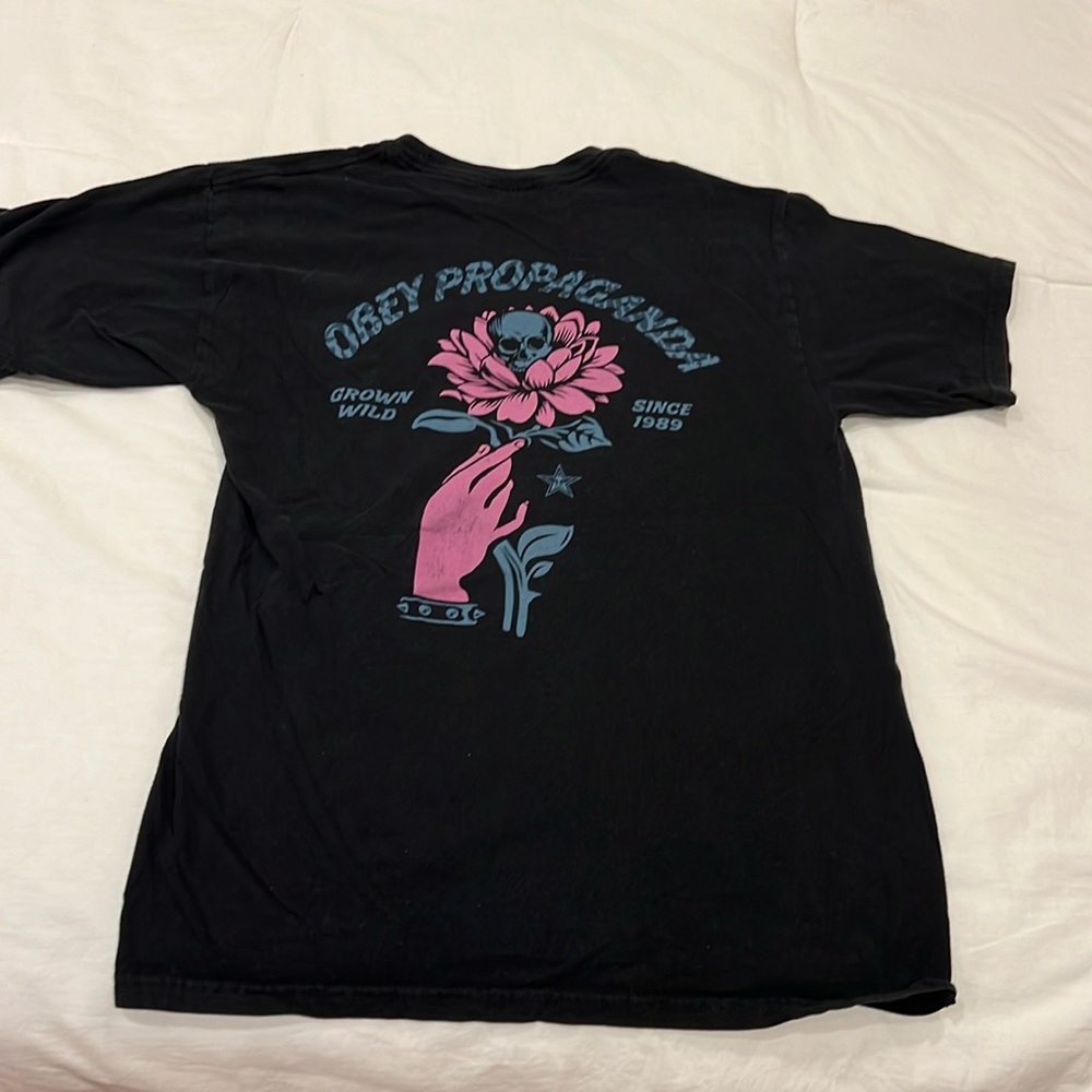 Black and Pink Medium Zumiez tshirt Obey Propaganda design